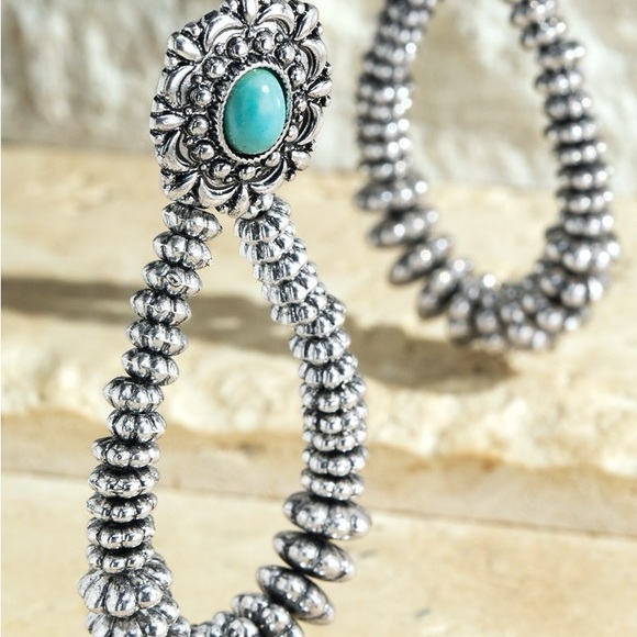 Turquoise Western Silvertone Drop Earrings NWT - Picture 3 of 6